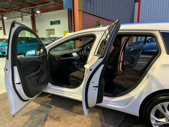 Vauxhall Astra 1.4i Turbo SRi Nav Sports Tourer 5dr Petrol Auto Euro 6 (s/s) (1