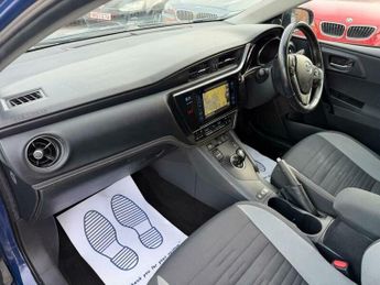 Toyota Auris 1.8 VVT-h Icon Tech Touring Sports CVT Euro 6 (s/s) 5dr