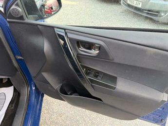 Toyota Auris 1.8 VVT-h Icon Tech Touring Sports CVT Euro 6 (s/s) 5dr