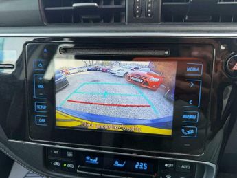 Toyota Auris 1.8 VVT-h Icon Tech Touring Sports CVT Euro 6 (s/s) 5dr