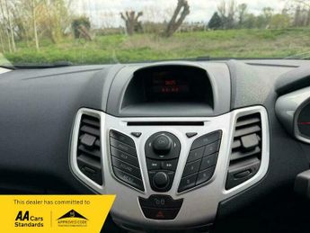 Ford Fiesta 1.4 Zetec Hatchback 5dr Petrol Automatic (154 g/km, 94 bhp)