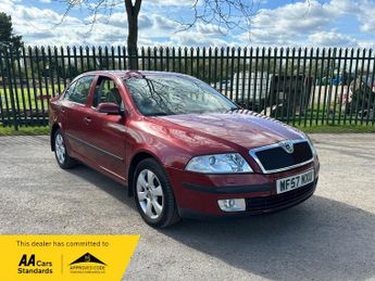 Skoda Octavia 2.0 FSI Elegance Hatchback 5dr Petrol Tiptronic Euro 4 (150 bhp)