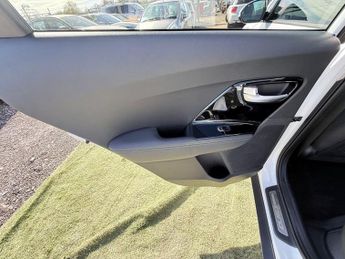 Kia Niro 1.6 GDi 8.9kWh 3 DCT Euro 6 (s/s) 5dr
