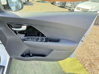 Kia Niro 1.6 GDi 8.9kWh 3 DCT Euro 6 (s/s) 5dr