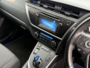 Toyota Auris 1.8 VVT-h Icon+ Touring Sports CVT Euro 5 5dr 97BHP