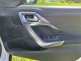 Peugeot 2008 1.2 PureTech GPF Allure SUV 5dr Petrol EAT Euro 6 (s/s) (110 ps)