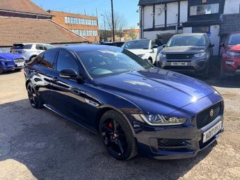 Jaguar XE D R-SPORT