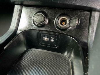 Hyundai Santa Fe 2.2 CRDi Blue Drive Premium Auto 4WD Euro 6 (s/s) 5dr (7 Seat)