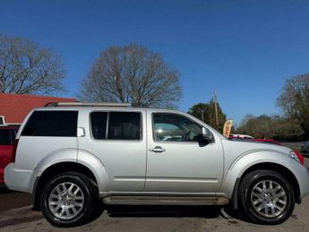 Nissan Pathfinder 2.5 dCi Tekna 4WD Euro 5 5dr