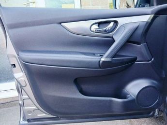 Nissan Qashqai 1.2 DIG-T N-Connecta XTRON Euro 6 (s/s) 5dr