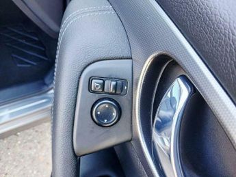 Nissan Qashqai 1.2 DIG-T N-Connecta XTRON Euro 6 (s/s) 5dr