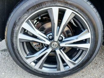 Nissan Qashqai 1.2 DIG-T N-Connecta XTRON Euro 6 (s/s) 5dr