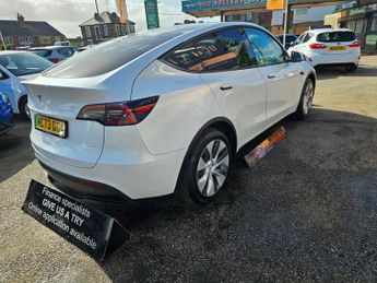 Tesla Model Y LONG RANGE AWD