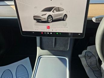 Tesla Model Y LONG RANGE AWD