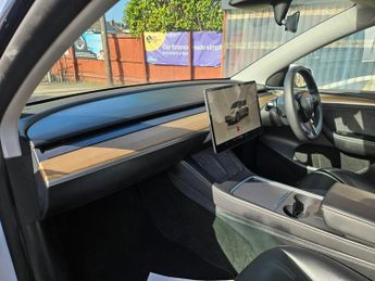 Tesla Model Y LONG RANGE AWD