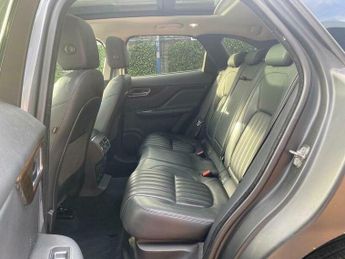 Jaguar F-Pace 2.0 D180 Portfolio Auto AWD Euro 6 (s/s) 5dr