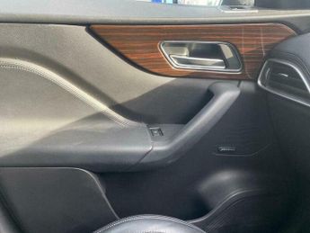 Jaguar F-Pace 2.0 D180 Portfolio Auto AWD Euro 6 (s/s) 5dr