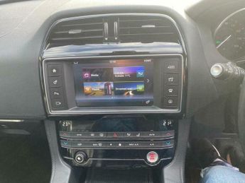 Jaguar F-Pace 2.0 D180 Portfolio Auto AWD Euro 6 (s/s) 5dr
