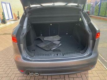 Jaguar F-Pace 2.0 D180 Portfolio Auto AWD Euro 6 (s/s) 5dr