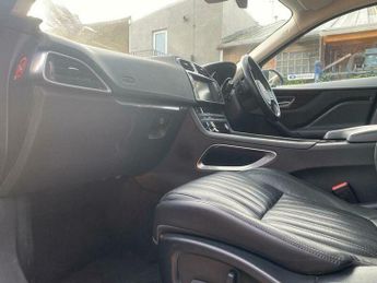 Jaguar F-Pace 2.0 D180 Portfolio Auto AWD Euro 6 (s/s) 5dr
