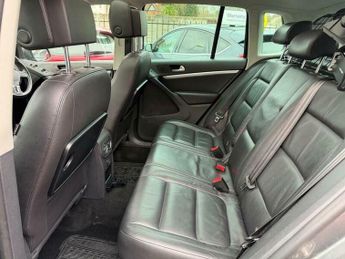 Volkswagen Tiguan 2.0 TDI BlueMotion Tech SE DSG 4WD Euro 5 (s/s) 5dr