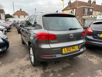 Volkswagen Tiguan 2.0 TDI BlueMotion Tech SE DSG 4WD Euro 5 (s/s) 5dr