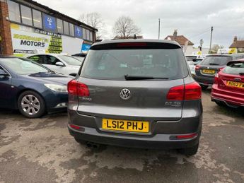 Volkswagen Tiguan 2.0 TDI BlueMotion Tech SE DSG 4WD Euro 5 (s/s) 5dr