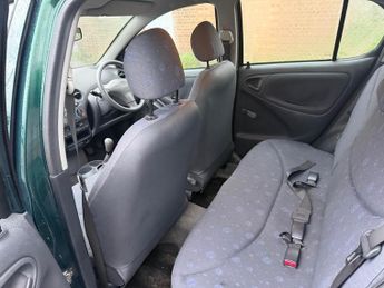 Toyota Yaris 1.0 VVT-i 16v GS Hatchback 5dr Petrol Manual (134 g/km, 67 bhp)