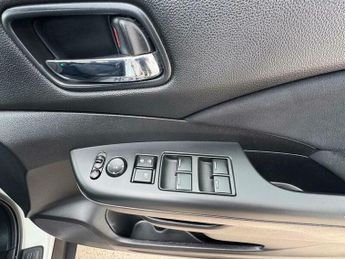 Honda CR-V 2.2 i-DTEC SE SUV 5dr Diesel Auto 4WD Euro 5 (150 ps)