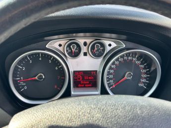 Ford Focus 1.6 Zetec Hatchback 5dr Petrol Manual (161 g/km, 99 bhp)