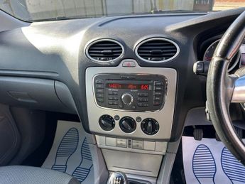 Ford Focus 1.6 Zetec Hatchback 5dr Petrol Manual (161 g/km, 99 bhp)