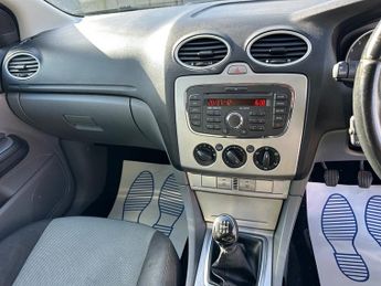 Ford Focus 1.6 Zetec Hatchback 5dr Petrol Manual (161 g/km, 99 bhp)