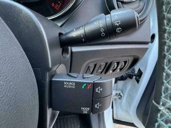 Renault Captur 1.2 TCe ENERGY Iconic Nav Auto Euro 6 (s/s) 5dr