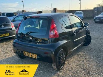 Peugeot 107 1.0 12V Urban Hatchback 3dr Petrol 2 Tronic Euro 4 (68 ps)