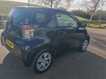 Toyota iQ 