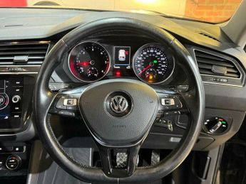 Volkswagen Tiguan 2.0 TDI SE Navigation DSG 4Motion Euro 6 (s/s) 5dr