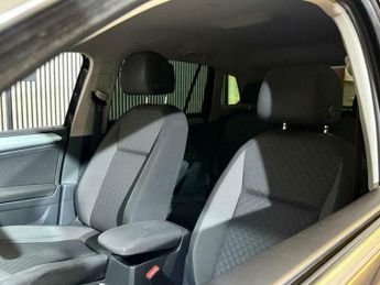 Volkswagen Tiguan 2.0 TDI SE Navigation DSG 4Motion Euro 6 (s/s) 5dr