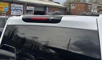 Land Rover Discovery 3.0 SD V6 Landmark SUV 5dr Diesel Auto 4WD Euro 6 (s/s) (256 bhp