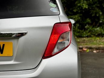 Toyota Yaris 1.33 Dual VVT-i TR Hatchback 5dr Petrol Multidrive S Euro 5 (101