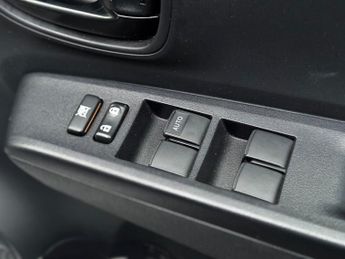 Toyota Yaris 1.33 Dual VVT-i TR Hatchback 5dr Petrol Multidrive S Euro 5 (101