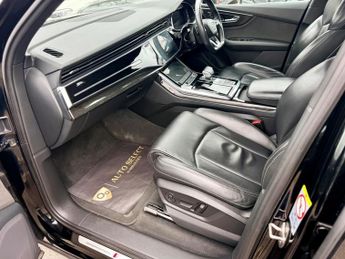 Audi Q7 TFSI QUATTRO S LINE BLACK EDITION