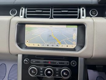 Land Rover Range Rover 4.4 SD V8 Autobiography SUV 5dr Diesel Auto 4WD Euro 6 (s/s) (33