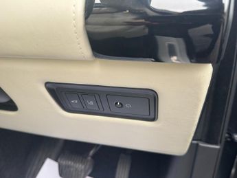 Land Rover Range Rover 4.4 SD V8 Autobiography SUV 5dr Diesel Auto 4WD Euro 6 (s/s) (33