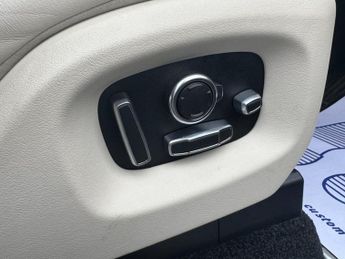 Land Rover Range Rover 4.4 SD V8 Autobiography SUV 5dr Diesel Auto 4WD Euro 6 (s/s) (33