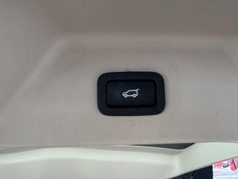 Land Rover Range Rover 4.4 SD V8 Autobiography SUV 5dr Diesel Auto 4WD Euro 6 (s/s) (33