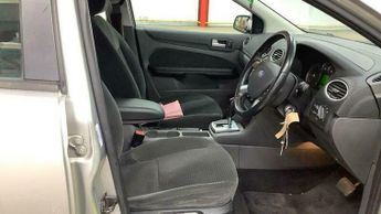 Ford Focus 1.6 Ghia 5dr