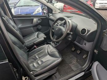 Toyota AYGO 1.0 VVT-i Black Euro 4 5dr