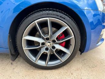 Skoda Octavia 2.0 TDI vRS Estate 5dr Diesel DSG 4WD Euro 6 (s/s) (184 ps)