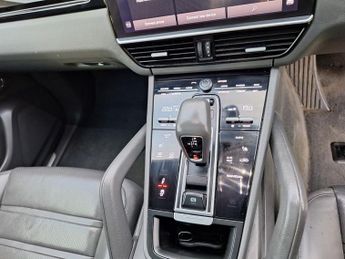 Porsche Cayenne 3.0 V6 E-Hybrid 17.9kWh TiptronicS 4WD Euro 6 (s/s) 5dr (3.6kW C