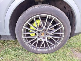 Porsche Cayenne 3.0 V6 E-Hybrid 17.9kWh TiptronicS 4WD Euro 6 (s/s) 5dr (3.6kW C
